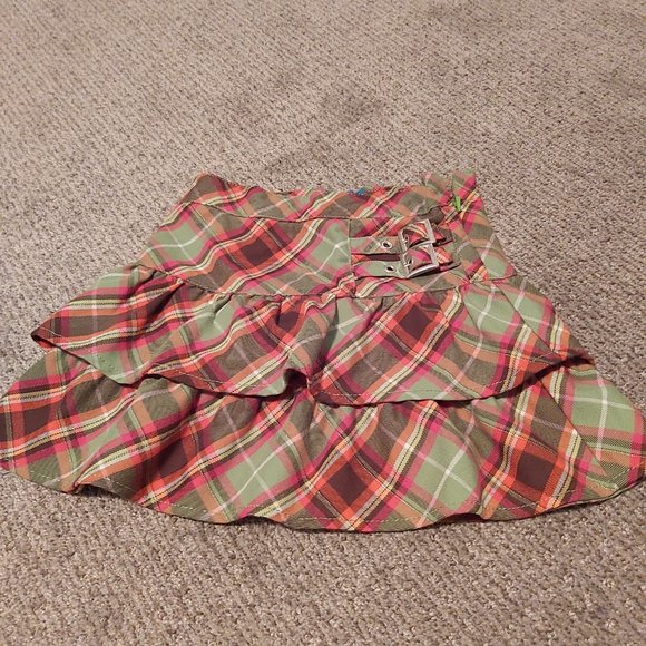 Skirt with under shorts. Green and red plaid style. - Picture 2 of 3